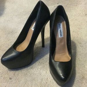 Black Steve Madden dejavu pumps